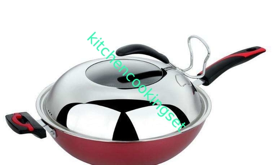 Duurzame die Nonstick Cookware met Aangemaakte Duidelijke Glasdeksel Aangepaste Grootte wordt geplaatst